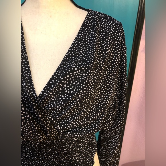 Long Sleeve Black + White Polka Dot V-Neck - Picture 12 of 15